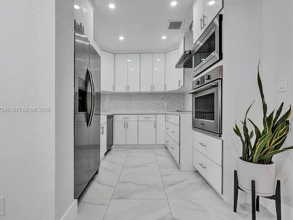 1st image of 6470 SW 27th St
