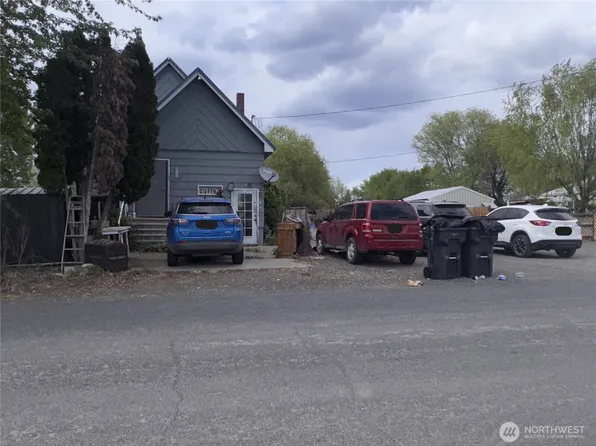 1 Orchardvale Street, Zillah, WA 98953