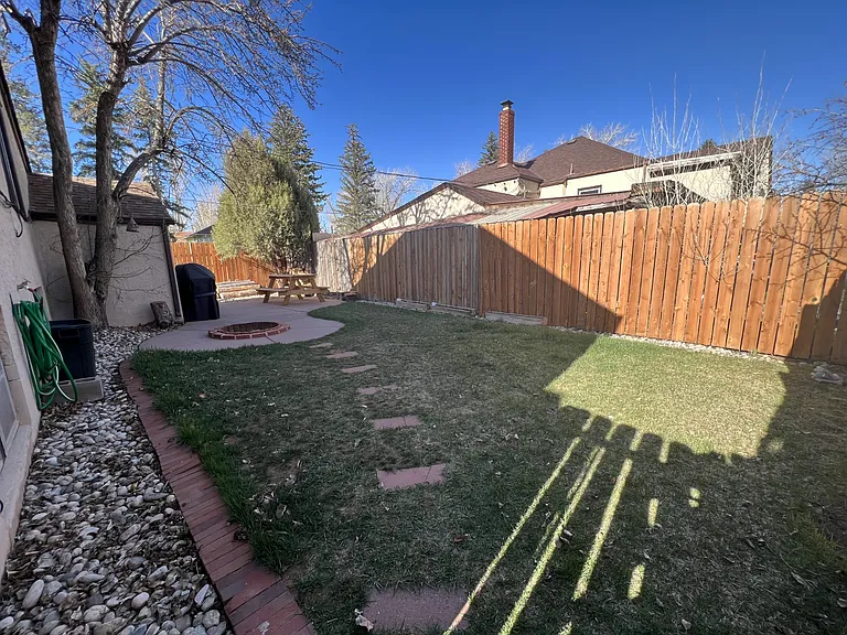 1015 Steele St — Photo 5
