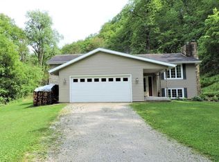 104 Hidden Valley Dr, Lanesboro, MN 55949