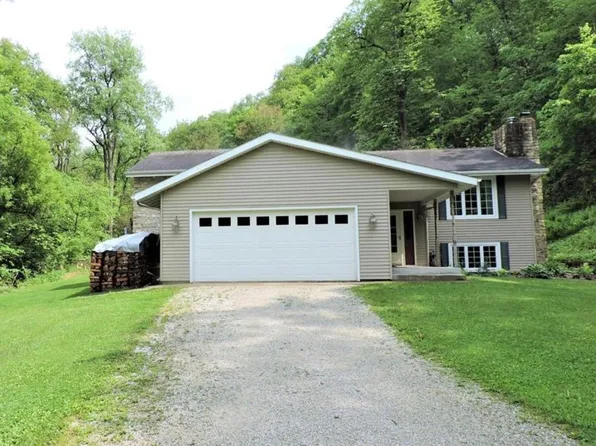 104 Hidden Valley Dr, Lanesboro, MN 55949