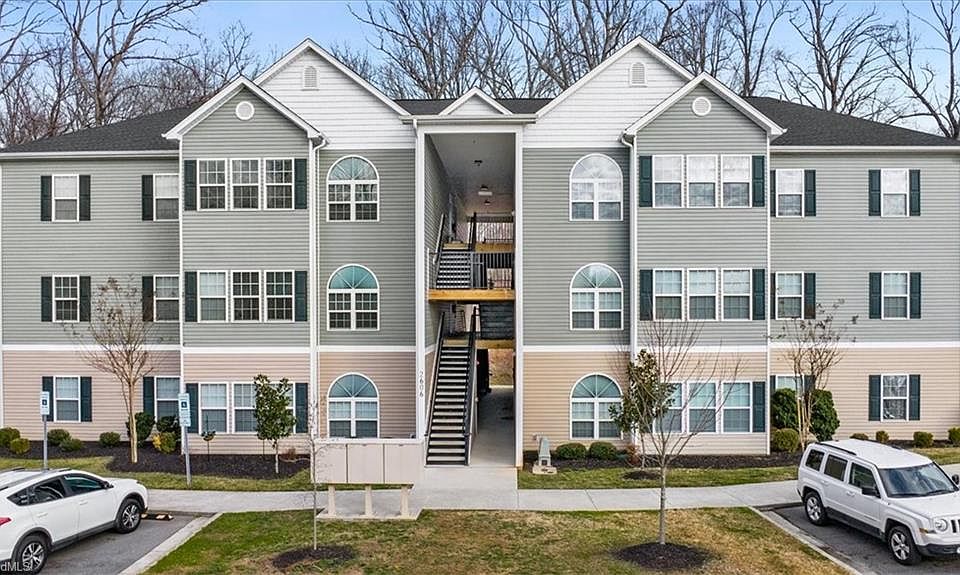 1st image of 2606 Pennoak Way #C