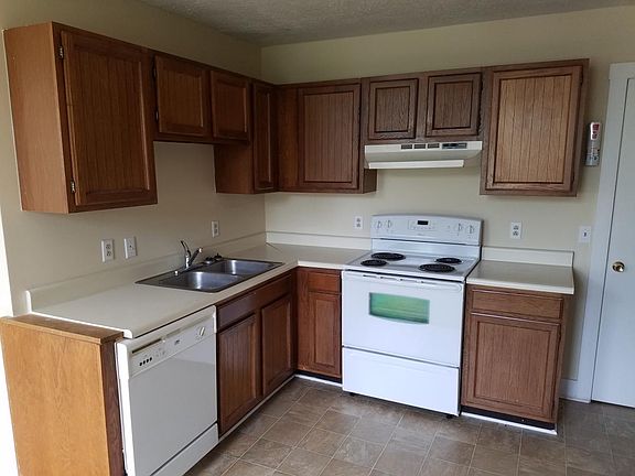 Kitchen w/ dishwasher