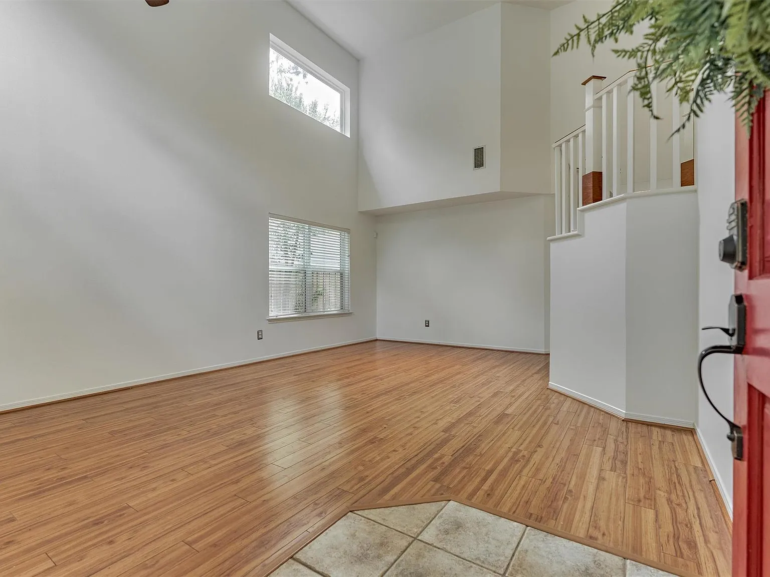 3 bed, 2.5 bath, 2110 sqft, $3,450 — Photo 2