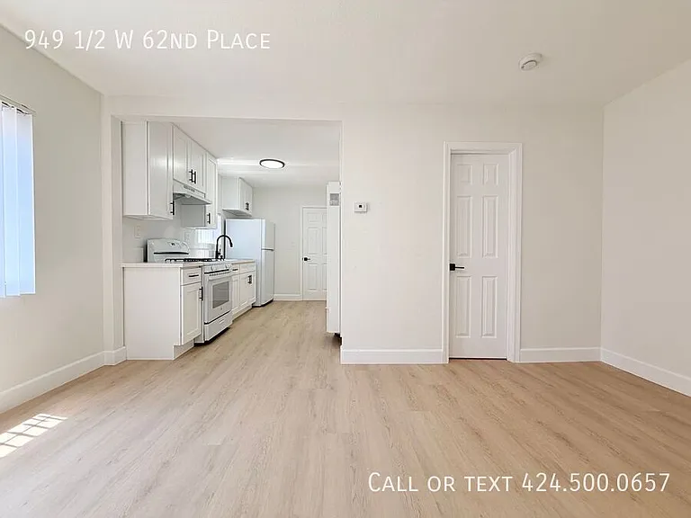 949 1/2 W 62nd Pl — Photo 1
