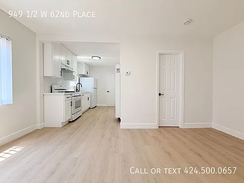949 1/2 W 62nd Pl Photo 1