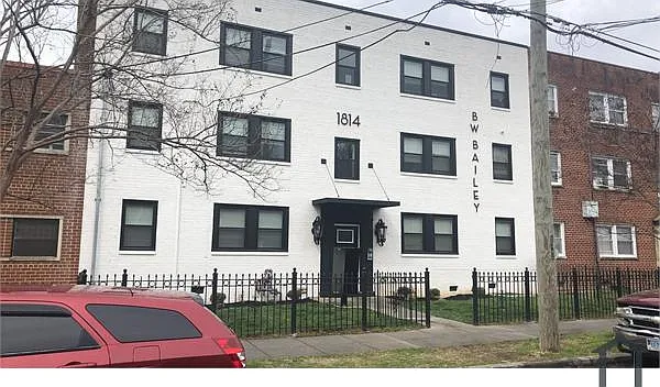1814 Q St SE #202