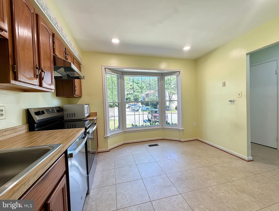 3 bed, 4.0 bath, 1790 sqft, $2,850 — Photo 3