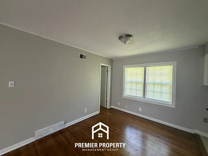 1629 Raymore Rd — Photo 5