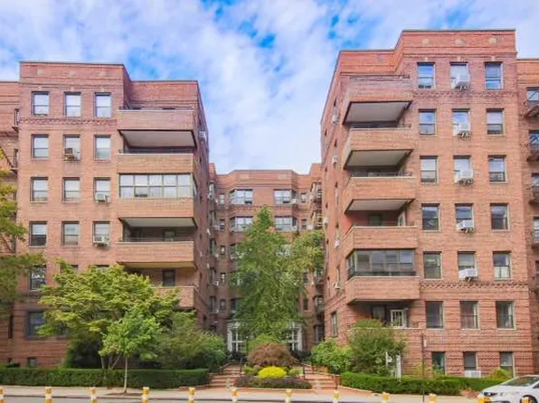 69-40 Yellowston Boulevard image 1 of 13