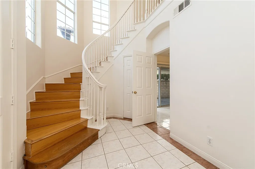 3 bed, 2.5 bath, 2010 sqft, $4,600 — Photo 3