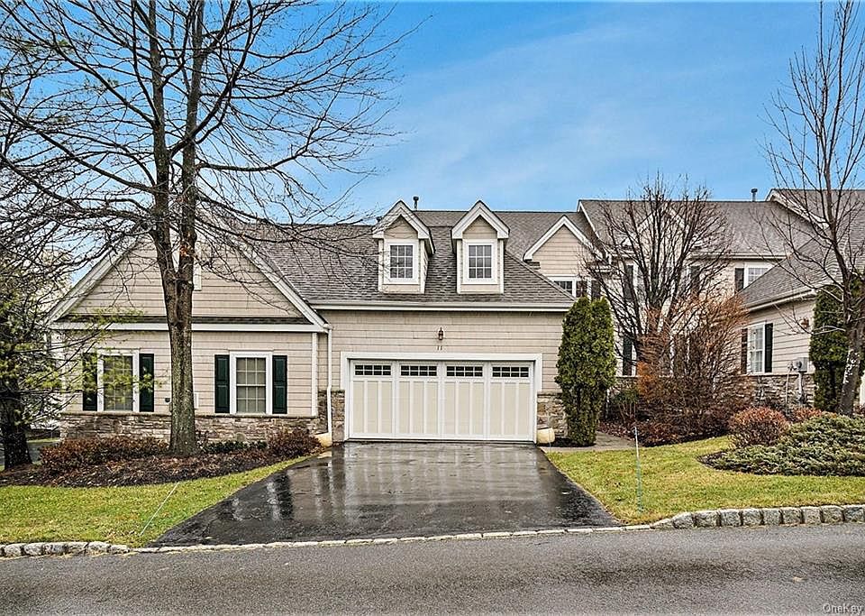 1st image of 11 Pinehurst Cir