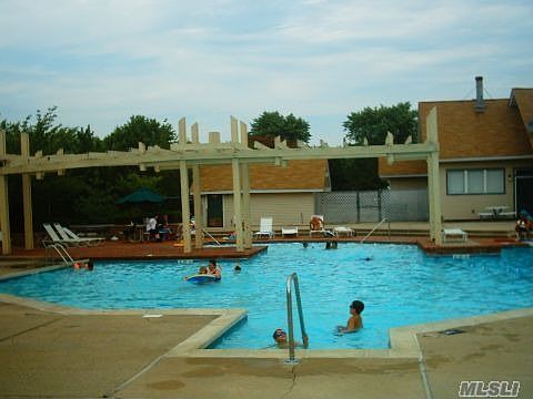 2nd image of 9 Osage Ct