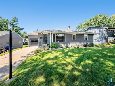 2305 S Lyndale Ave, Sioux Falls, SD, 57105