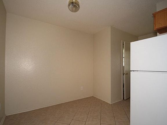 5th image of 3900 Gus Dr APT B
