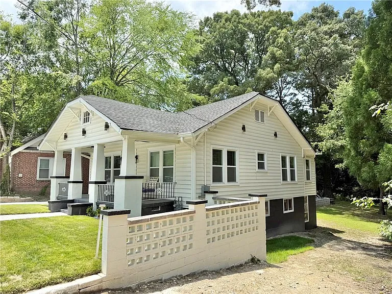 2194 Bolton Rd NW — Photo 4