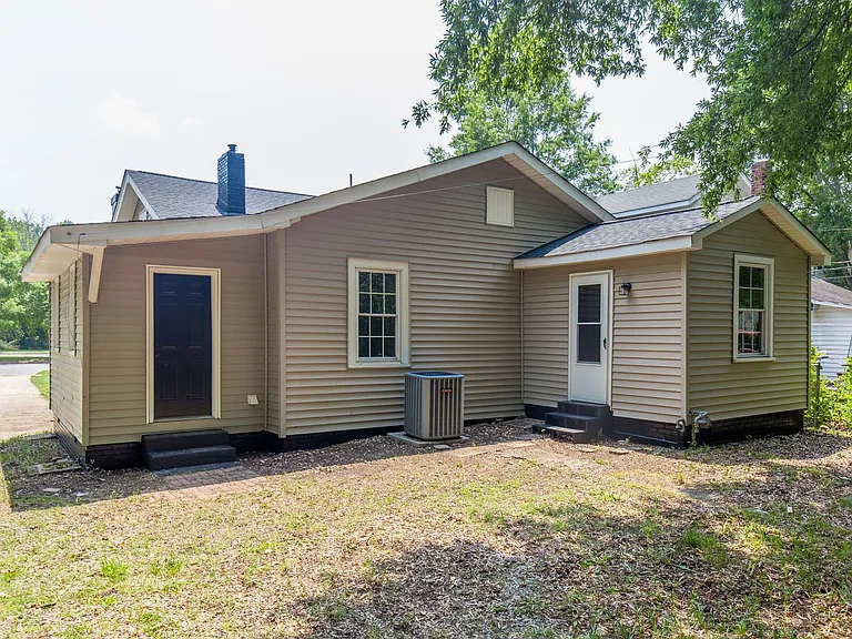1320 W Friendly Ave — Photo 28