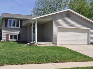 1834 Evergreen Dr NW, Rochester, MN 55901