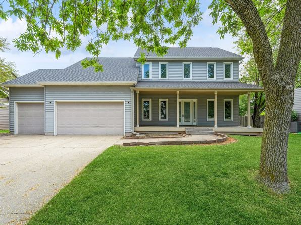 2085 Country Club Blvd, Clive, IA 50325