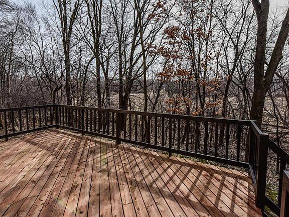 Nice large deck to entertain your family and friends!