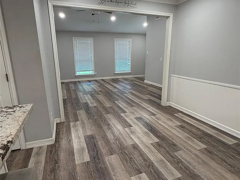 2418 Tinechester Dr — Photo 10