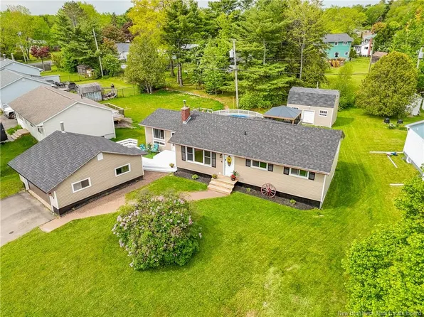 281 Canterbury Dr, Fredericton, NB E3B 4M2