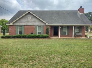 421 Spring Hollow Dr, Deatsville, AL 36022