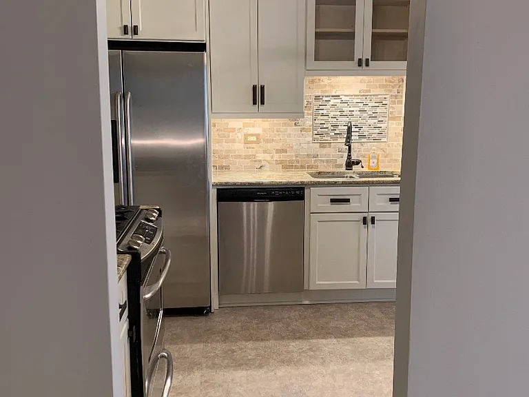 218 Hawthorne Ct — Photo 2