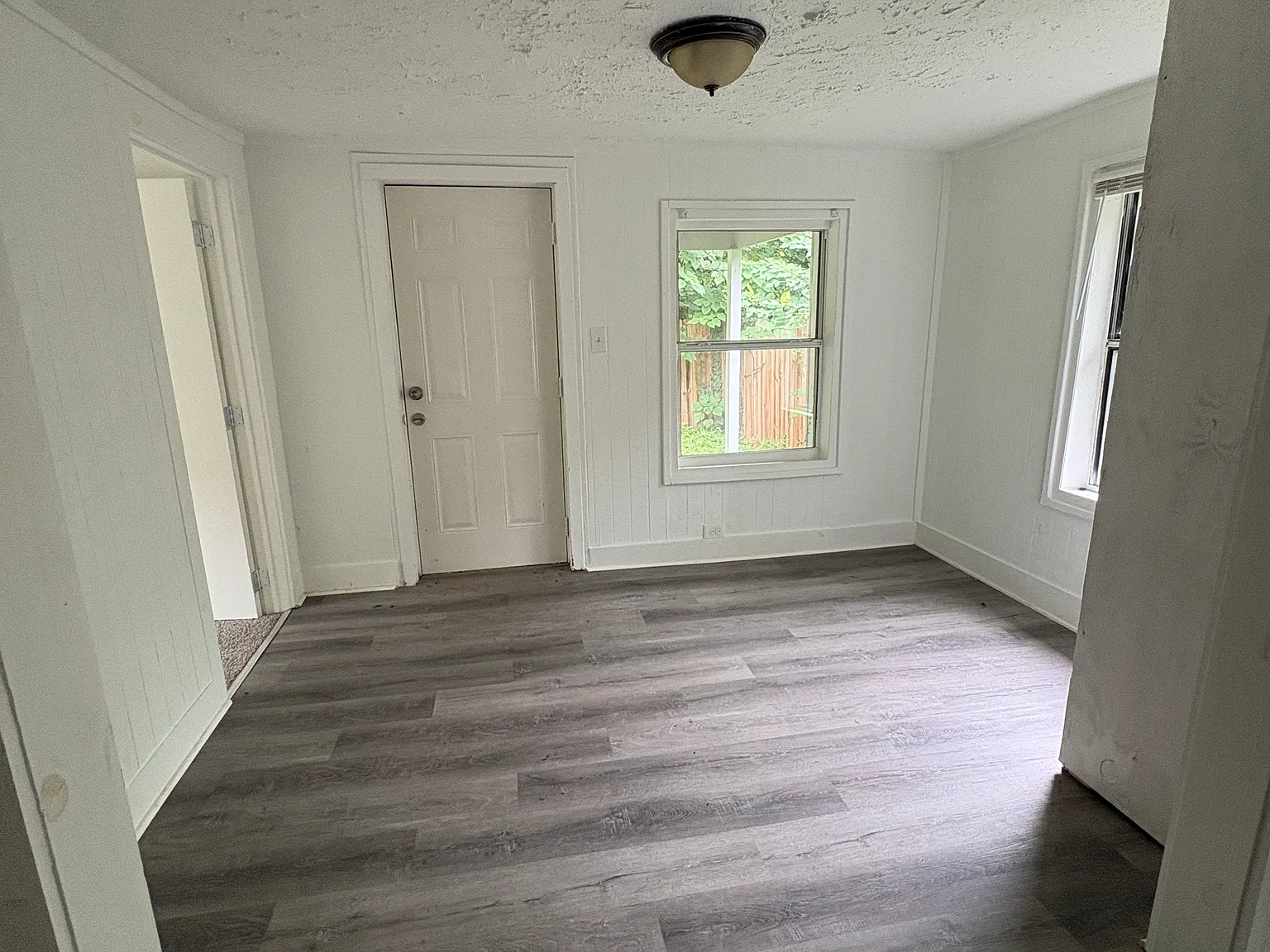 1134 Oak St — Photo 3