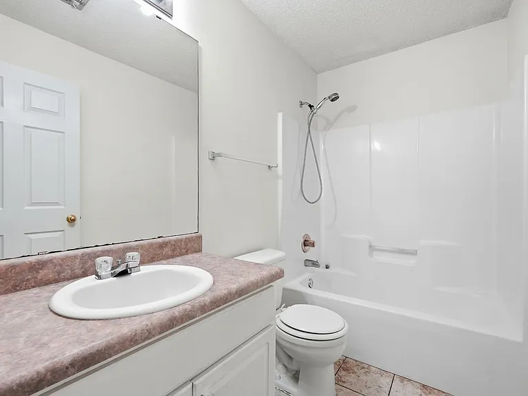 2030 Hawthorne Dr — Photo 30