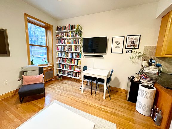 2nd image of 324 W 77th St APT 8