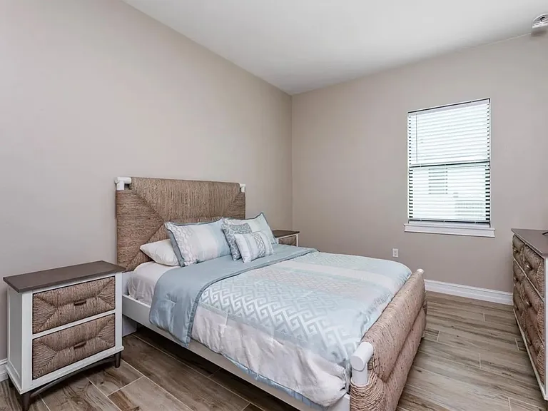 212 Rotonda Blvd E — Photo 15