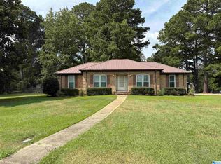 909 Longview Cir, Adamsville, AL 35005