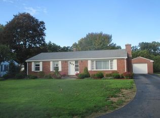 17 Vassar Cir, Holyoke, MA 01040