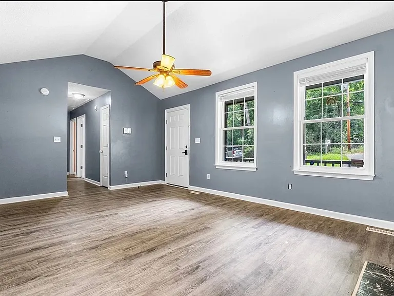 4223 Woodridge Dr — Photo 6