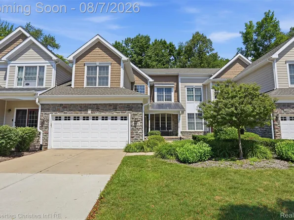 49674 Timber Trl, Novi, MI 48374