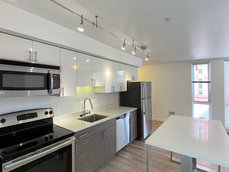 Queen Anne Flats — Photo 33