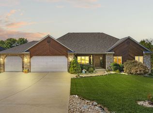 393 Summer Rd, Kimberling City, MO 65686