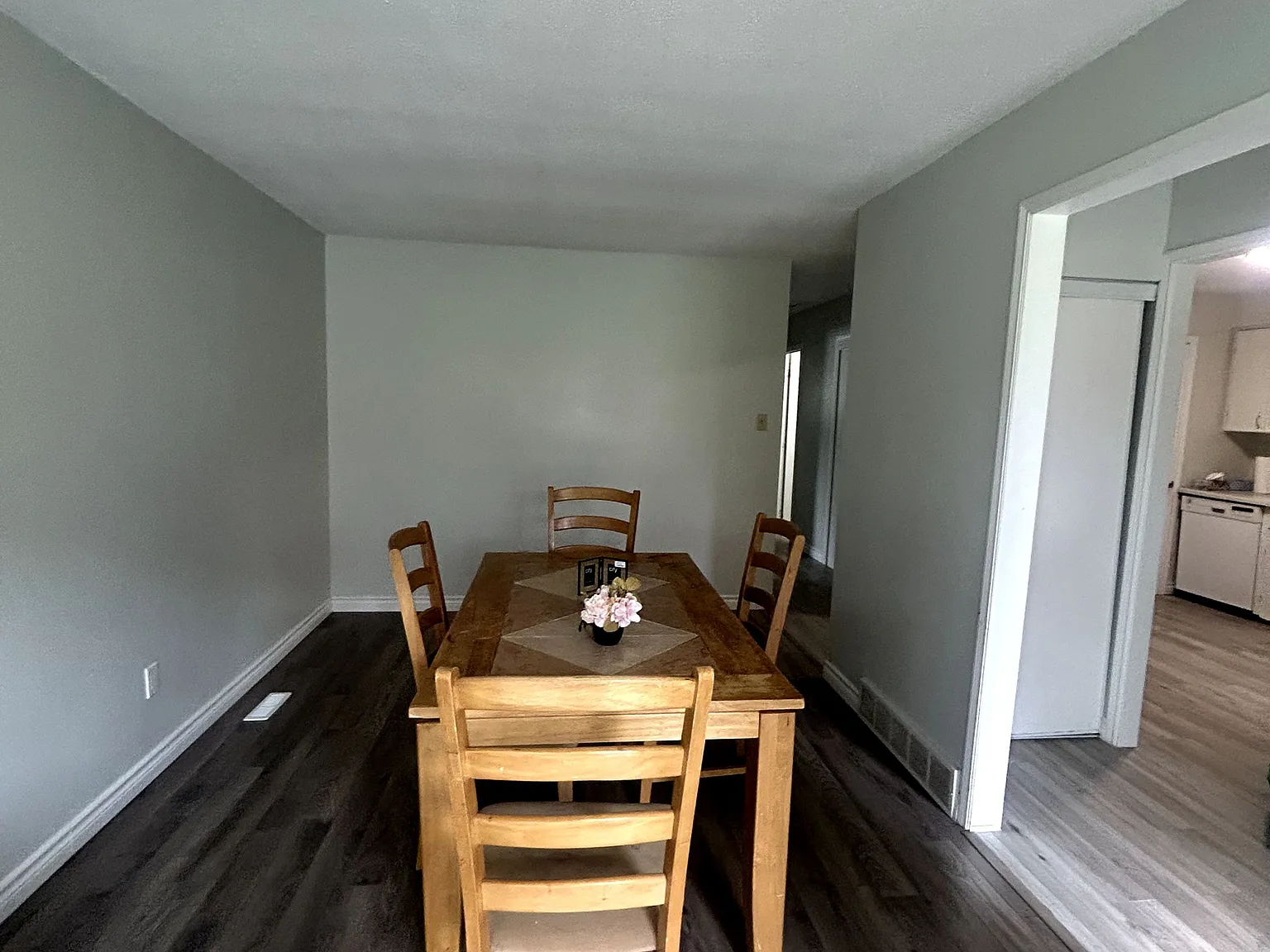 3 bed, $2,200 — Photo 2