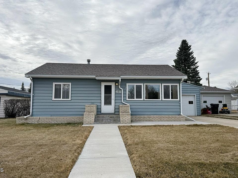 1st image of 611 9th Ave W