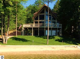 5254 Circle Dr, Traverse City, MI