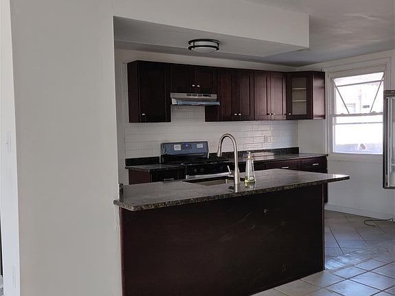 3rd image of 2155 Fanshawe St