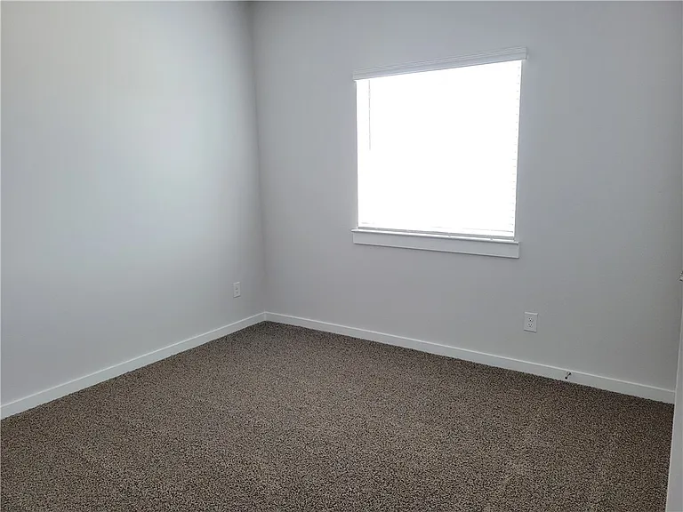710 Granger Ln — Photo 12