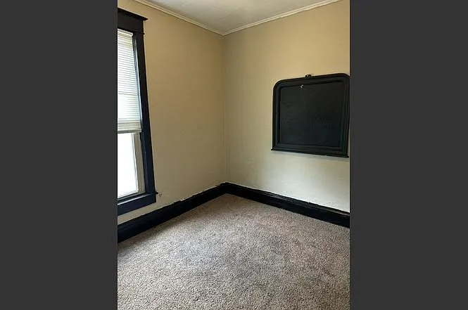 212 W Washington St — Photo 9