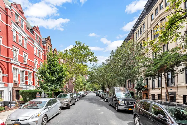 Rented by Compass | media 25