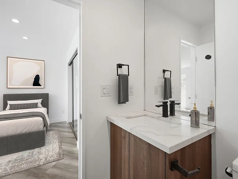 6307 Elgin Street Apartments — Photo 28