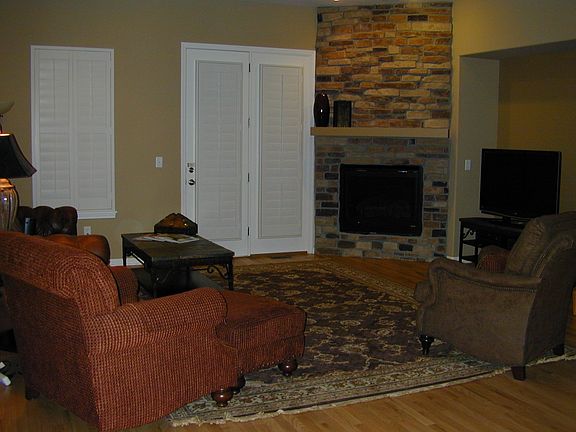 Family Room w/ Fireplace