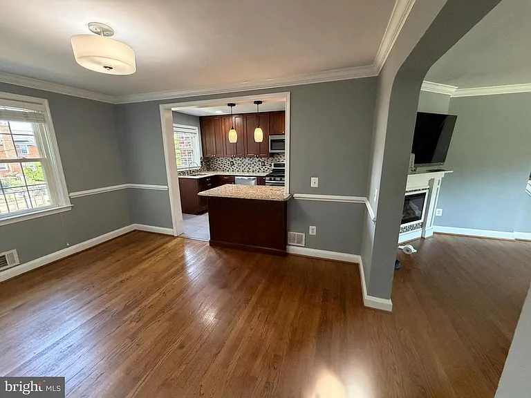 1543 Cottage Ln — Photo 12