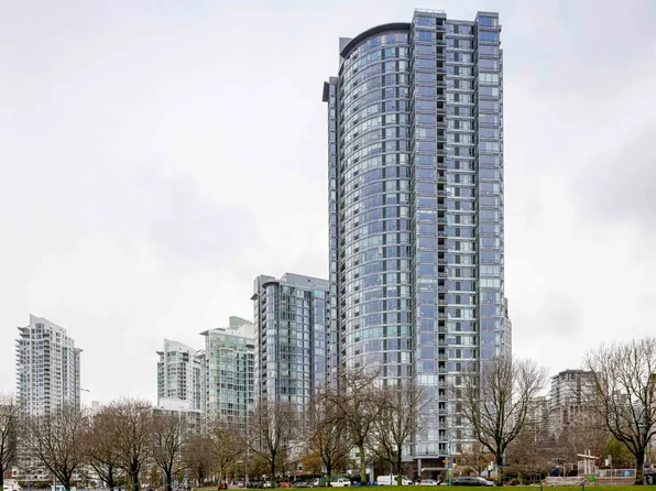 1033 Marinaside Cres #3805, Vancouver, BC V6Z 3A3