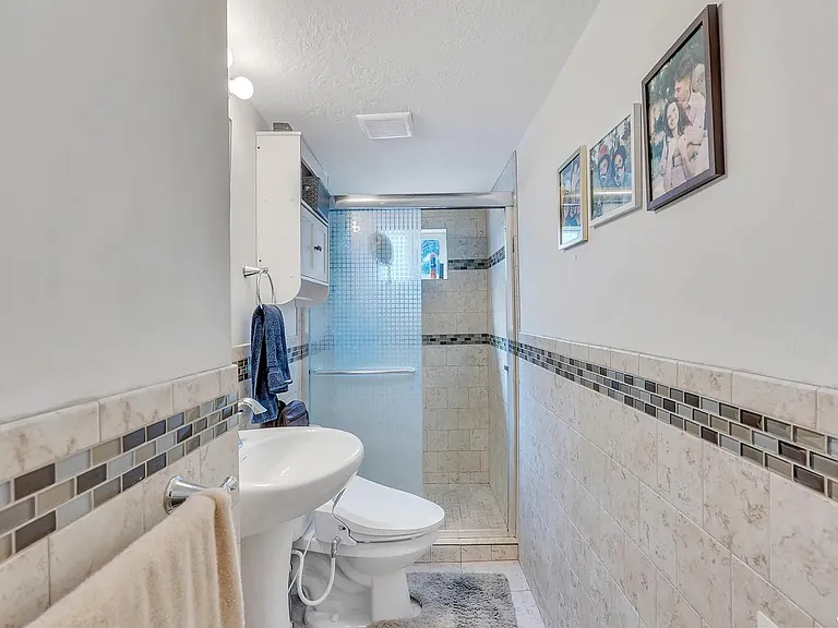 430 N 800 E — Photo 12